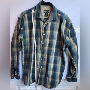 Patagonia organic cotton plaid button up long sleeve